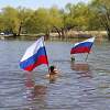Новгородские моржи проведут традиционный заплыв с флагами
