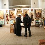 Новгородские должники предпочли выпивку беседе со священником 