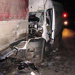 В Великом Новгороде машина врезалась в дерево, погиб пассажир  