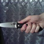 В Великом Новгороде мужчина пырнул ножом в живот 15-летнего подростка 