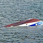 Рядом с набережной Александра Невского затонула лодка