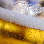 Владельцы старорусского магазина оштрафованы за размещение рекламы пива ближе, чем в ста метрах от медучреждения
