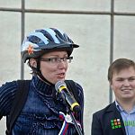 Елена Михайлова выступила на митинге «За честные выборы» в велосипедном шлеме