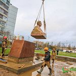 Памятник Кочетову переехал на одноимённую улицу