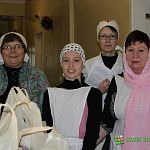 В канун Рождества сестры милосердия пришли к пациентам больниц с подарками