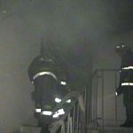 В Великом Новгороде пожарные спасли шестерых при пожаре в многоэтажке на Псковской