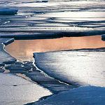 Оторвавшаяся льдина едва не унесла 50 рыбаков в просторы Ильменя
