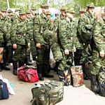 Призывники «штурмуют» военкоматы и берут академотпуска для службы в армии