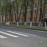 Фотофакт: новгородские дорожники сначала наносят разметку, а потом кладут асфальт