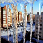 Новгородские управляющие компании заставят оплатить зимние «сосульки»