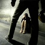 В Сольцах мужчина изнасиловал восьмилетнюю девочку