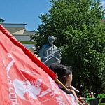 У памятника Лени Голикову состоялся торжественный прием в пионеры и комсомол