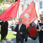 Новгородские коммунисты вчера пришли к «Вечному огню» отдельно 