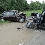 В лобовом столкновении двух машин в Новгородской области погиб человек и пятеро пострадали