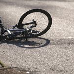 В Окуловке мусоровоз сбил подростка на велосипеде