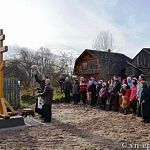 В Новгородском районе установили поклонный крест 