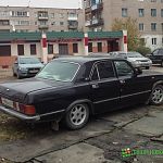 Фотофакт: Новгородцы устраивают стихийные парковки в жилых дворах