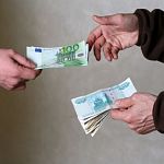 Мошенники вчера в одно время похитили в двух новгородских банках более 100 тысяч рублей 