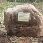 Жители Новгородской области поставили памятник своей несуществующей  школе
