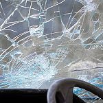 В столкновении трёх фур в Новгородской области дальнобойщик сломал позвоночник