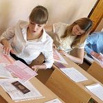 Семь новгородских школьников заработали на ЕГЭ по литературе высший балл