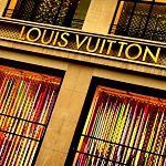 Предпринимателя Нгуена Хыу Туена оштрафовали за продажу контрафактного «Louis Vuitton»