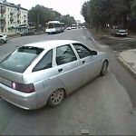 Автохама, блокировавшего дорогу автобусу в Великом Новгороде, оштрафовали на две тысячи