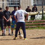 В Новгородской области прошёл товарищеский матч по футболу между сотрудниками и заключёнными колонии