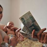 За рождение третьего ребёнка в России могут начать выдавать полтора миллиона рублей