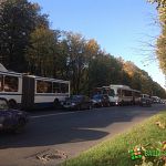 Столкновение пассажирского автобуса с иномаркой парализовало движение в центре Новгорода