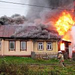 В Окуловке будут судить парня, который убил двух стариков и поджёг их дом 
