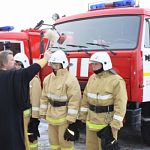 В Великом Новгороде освятили пожарные машины 