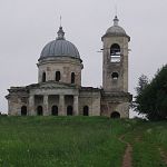 В Новгородской области пытаются спасти церковь на холме в Броннице 