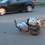 В Новгородской области автомобиль сбил два мопеда 