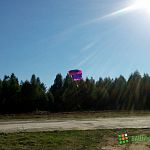 Руководитель спортивного департамента Владимир Горелкин прыгнул с парашютом в ходе фестиваля малой авиации в Любытине