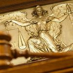 Новгородский областной суд оставил в силе приговор вымогателям 