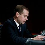 Дмитрий Медведев ограничил стоимость автомобилей, смартфонов и мебели для чиновников