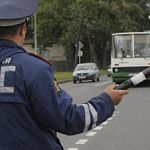 В Новгородской области нарушитель ПДД прикинулся финном, дал взятку инспектору, а потом сообщил в полицию