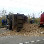 В Великом Новгороде «девятка» опрокинула самосвал, пострадали ещё три машины