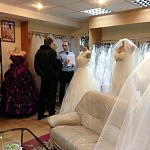 Вслед за ритуальным магазином в Новгородской области приставы произвели арест в свадебном салоне 