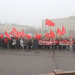 На митинге коммунистов оратор вместо резолюции сказала о революции