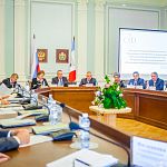 Сенаторы обсудили в Великом Новгороде вопрос о необходимости работы депутатов на постоянной основе