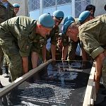 Десантники доставили в Новгородскую область памятник украинцу и киргизу – героям войны 