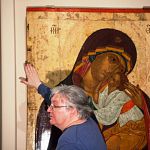 Шедевр мирового уровня, древняя икона Богоматери заняла сегодня место в экспозиции Новгородского музея