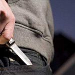 Батецкие полицейские обезоружили опасного преступника с ножом 
