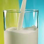 Возвращение к выдаче молока «за вредность» поддержит молочную отрасль в Новгородской области