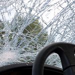 В Любытинском районе «Жигули» с пьяным водителем врезались в дерево. Погибла женщина