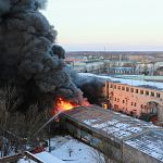 Из общежития рядом с пожаром в Великом Новгороде эвакуировали людей 