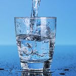 Новгородского поставщика питьевой воды оштрафовали за превышение содержания бора и бария на 0,03 мг