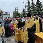 Сто пудов: в Великом Новгороде освятили новые колокола для церкви Александра Невского